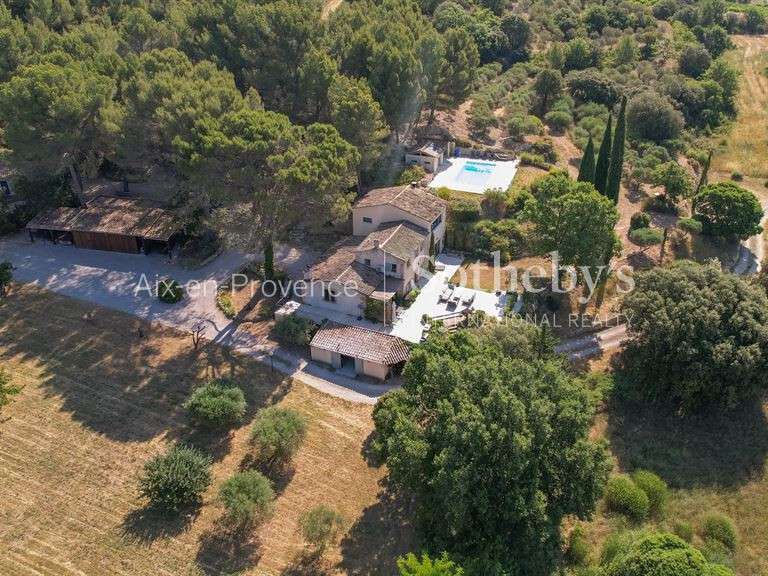 Maison Lambesc - 4 chambres - 246m²