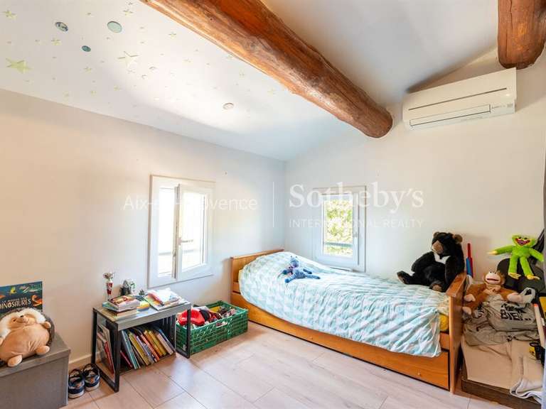 Maison Lambesc - 4 chambres - 246m²