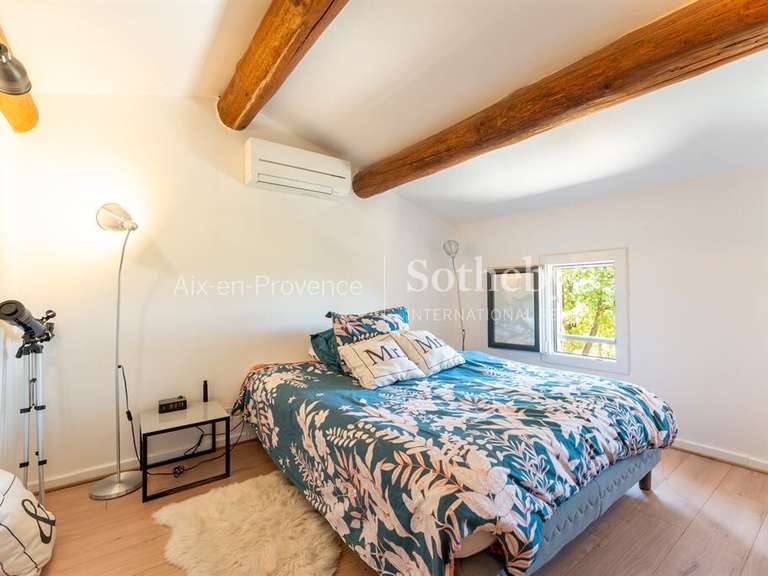 Maison Lambesc - 4 chambres - 246m²