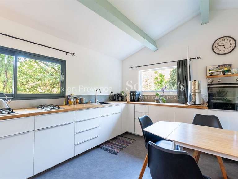 Maison Lambesc - 4 chambres - 246m²