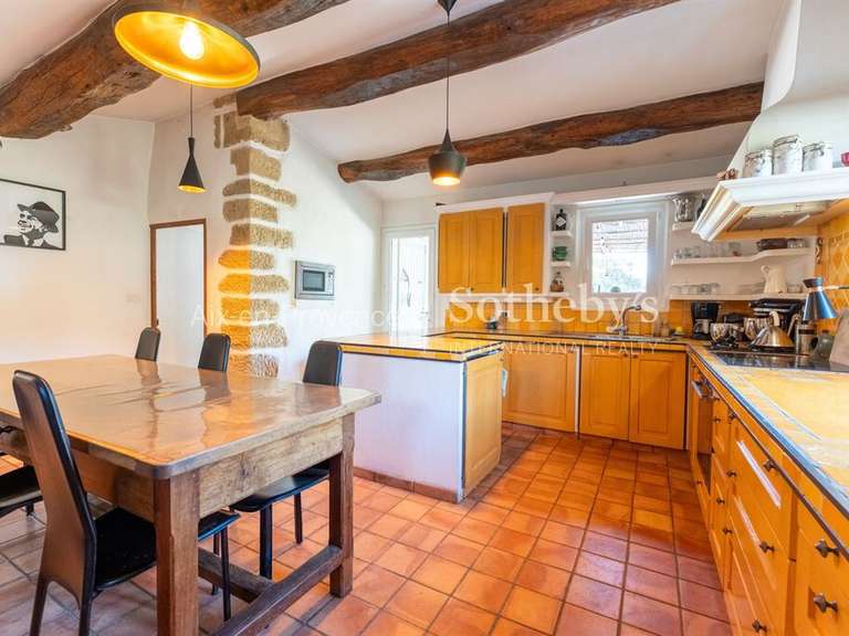 Maison Lambesc - 4 chambres - 246m²