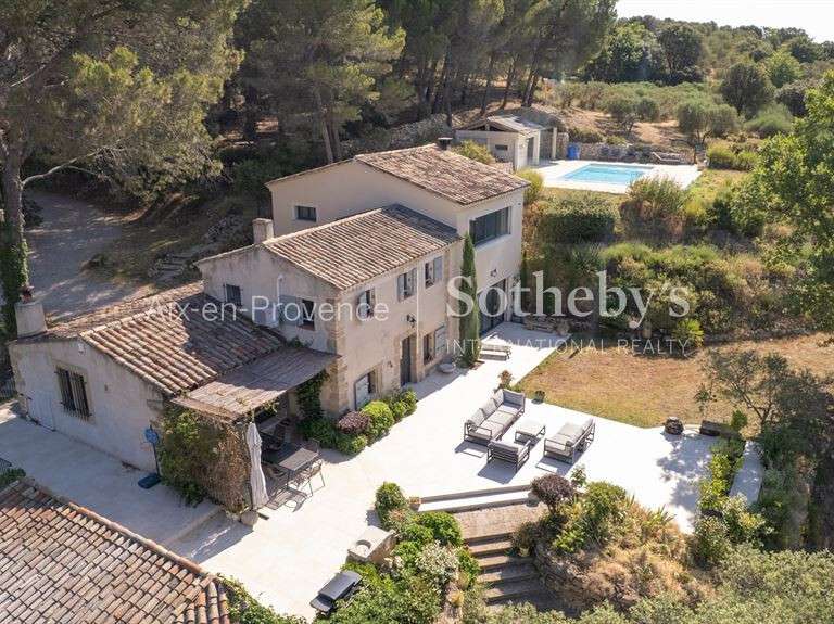 Maison Lambesc - 4 chambres - 246m²