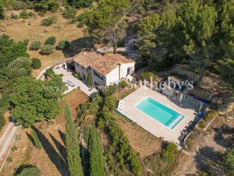Maison Lambesc - 4 chambres - 246m²