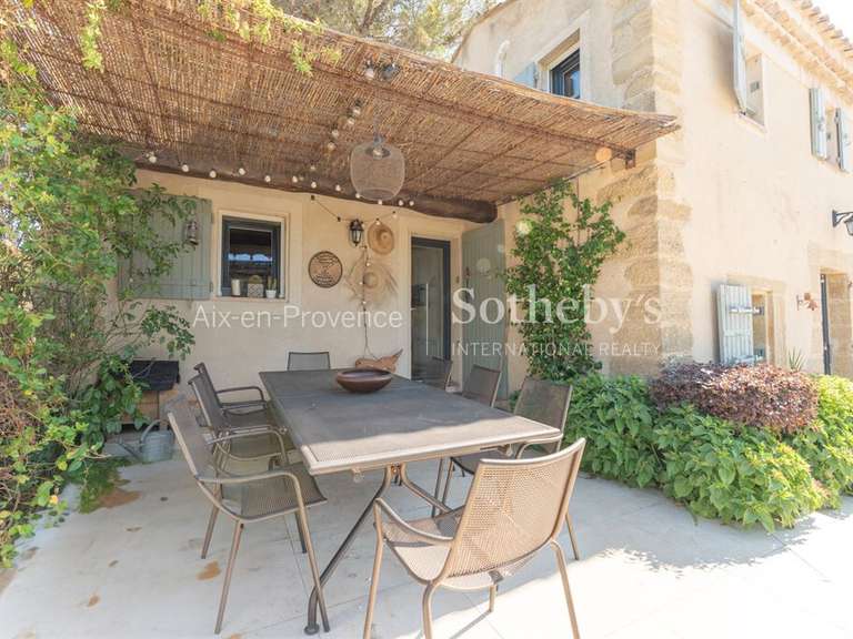 Maison Lambesc - 4 chambres - 246m²