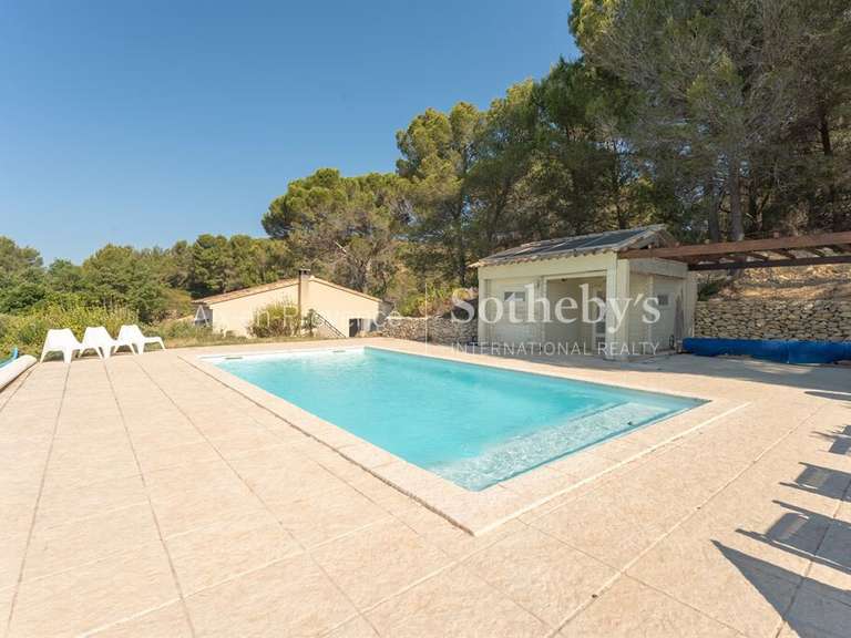 Maison Lambesc - 4 chambres - 246m²