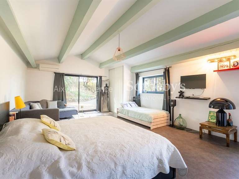 Maison Lambesc - 4 chambres - 246m²