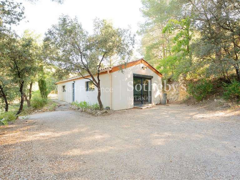 Maison Lambesc - 4 chambres - 246m²