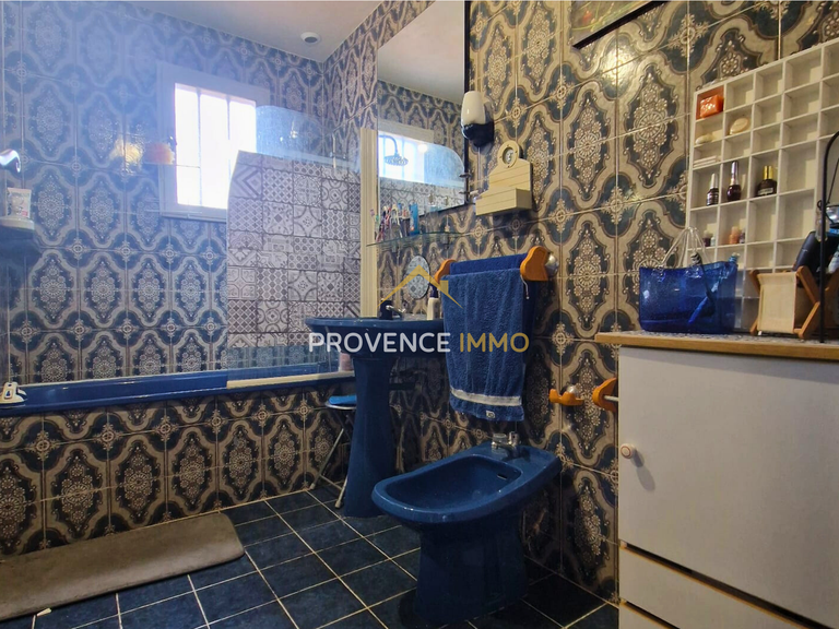 House Lambesc - 8 bedrooms - 200m²