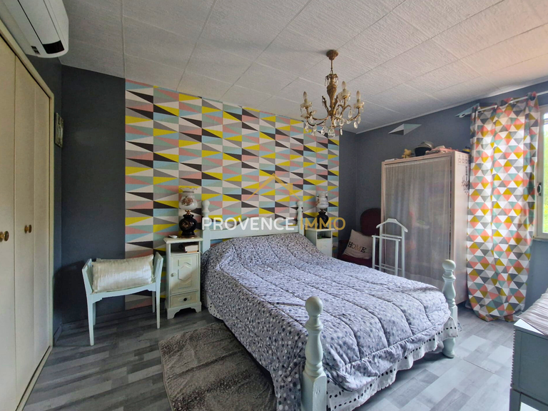 House Lambesc - 8 bedrooms - 200m²