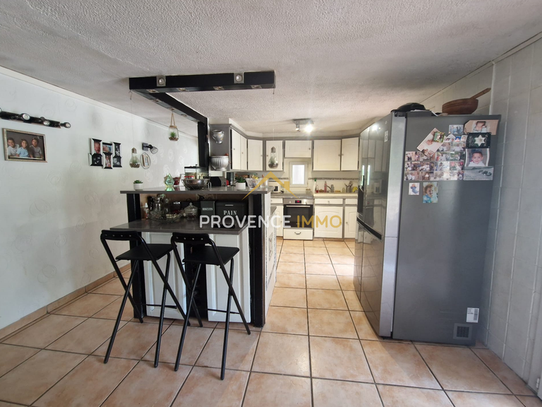 House Lambesc - 8 bedrooms - 200m²