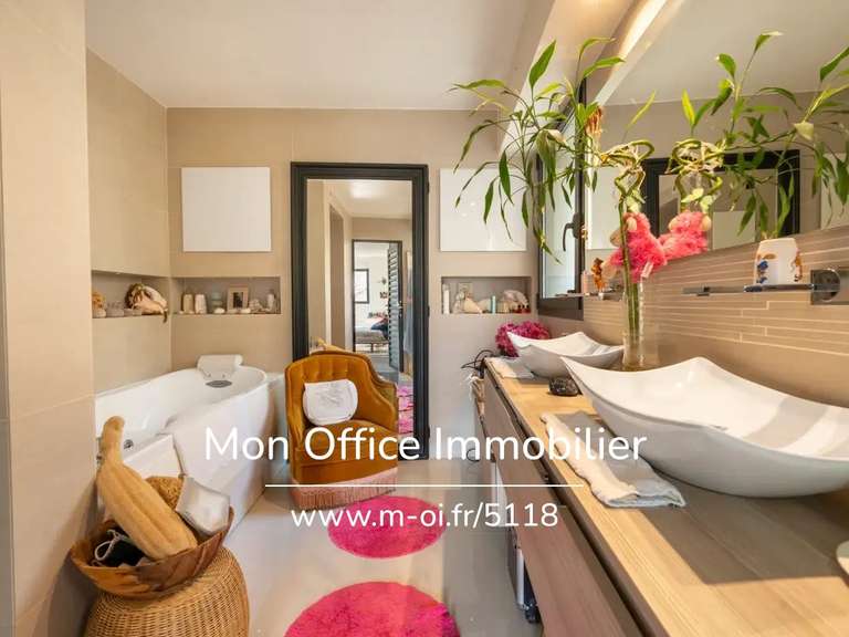 Maison Lambesc - 3 chambres - 280m²