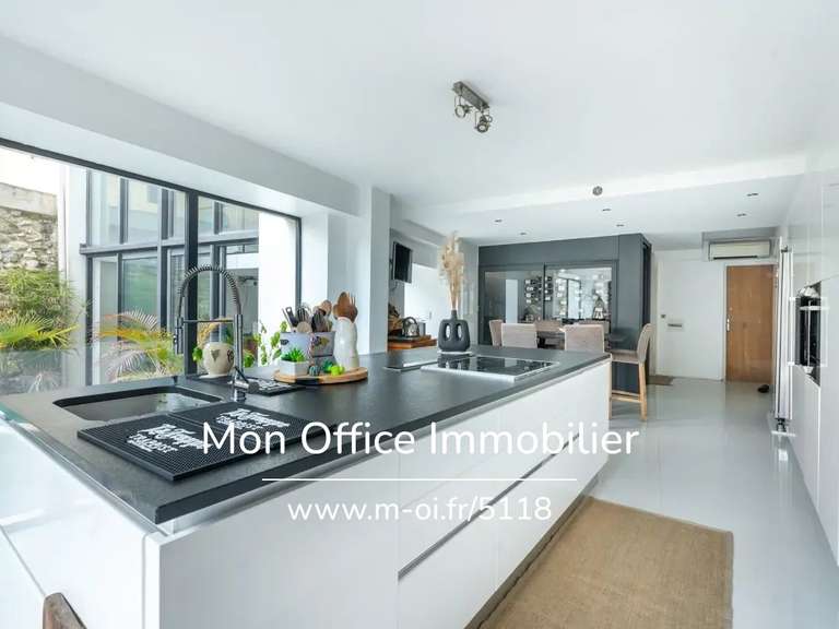 Maison Lambesc - 3 chambres - 280m²