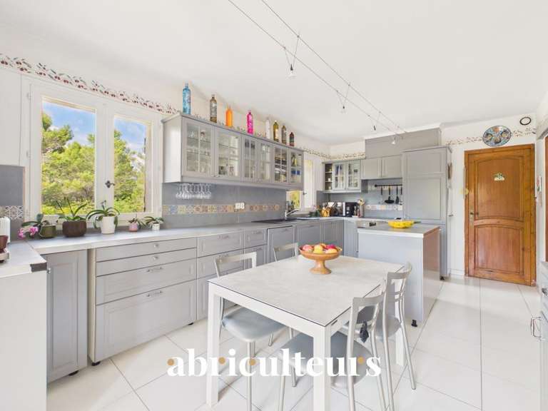 Maison Lambesc - 5 chambres - 308m²