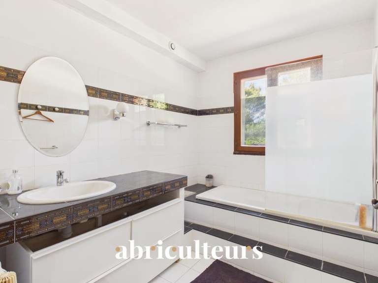 Maison Lambesc - 5 chambres - 308m²