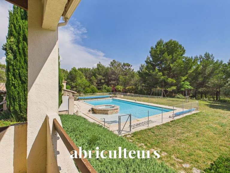 Maison Lambesc - 5 chambres - 308m²