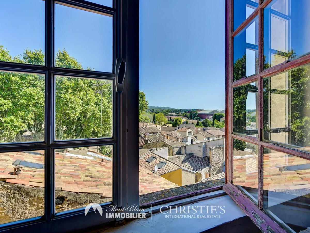Property Lambesc