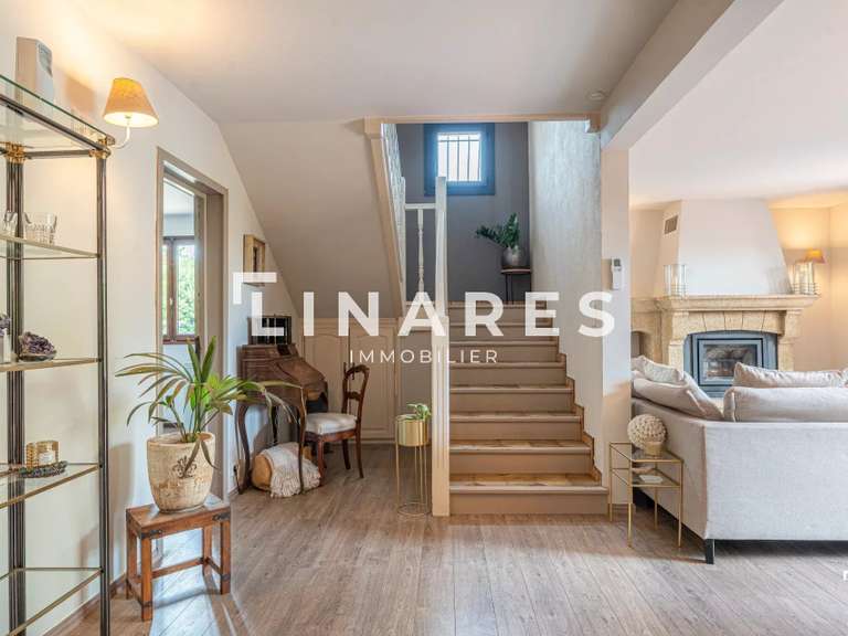 Villa Lambesc - 4 chambres - 141m²