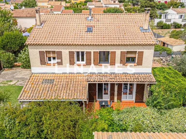 Villa Lambesc - 4 chambres - 141m²