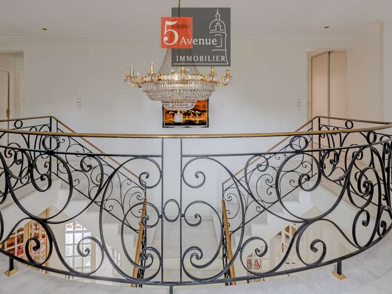 House Lamorlaye - 5 bedrooms - 330m²