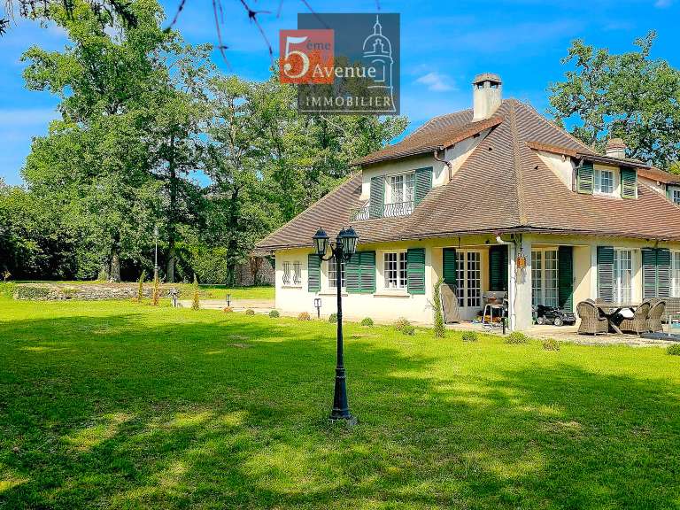 Maison Lamorlaye - 4 chambres - 220m²