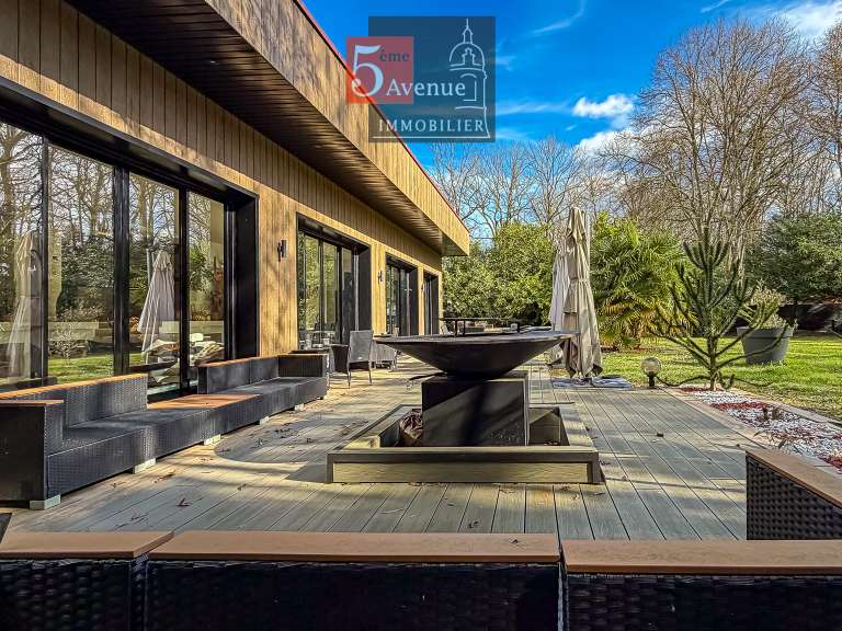 Maison Lamorlaye - 5 chambres - 260m²