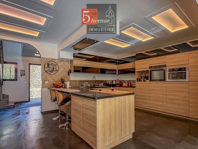 House Lamorlaye - 5 bedrooms - 260m²