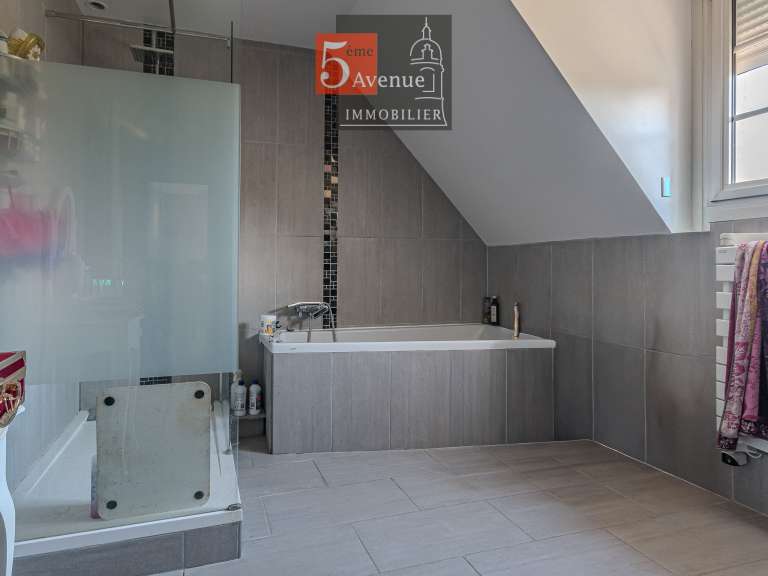 House Lamorlaye - 5 bedrooms - 160m²