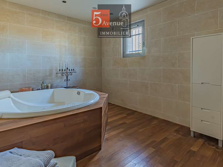 Maison Lamorlaye - 6 chambres - 400m²