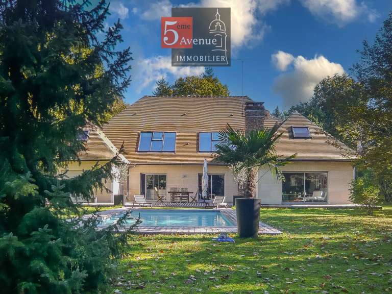 Maison Lamorlaye - 6 chambres - 400m²