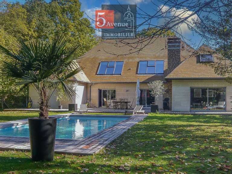 Maison Lamorlaye - 6 chambres - 400m²