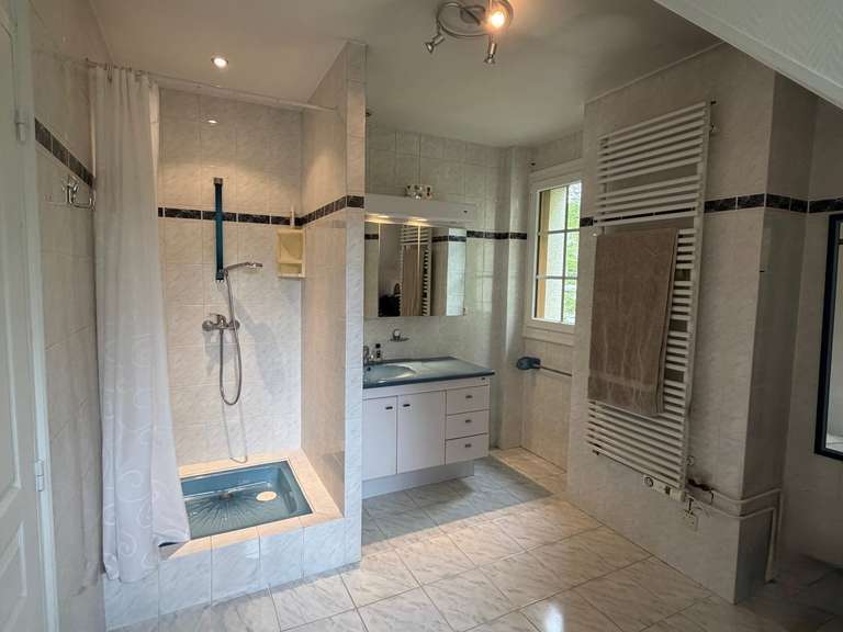 House Lamorlaye - 5 bedrooms - 320m²