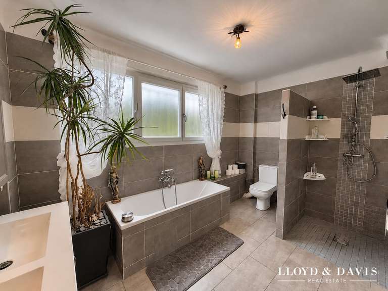 Maison Lamorlaye - 5 chambres - 267m²