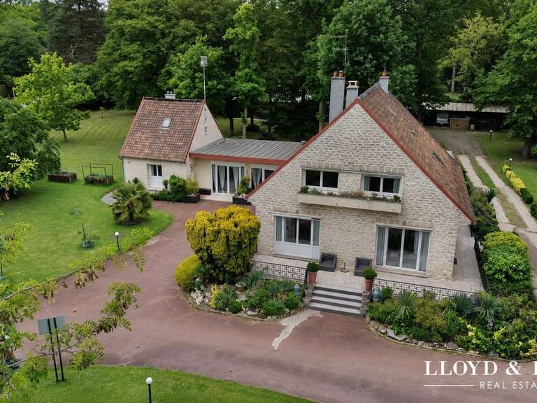House Lamorlaye - 5 bedrooms - 267m²