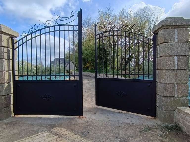 Maison Landivisiau - 6 chambres - 310m²