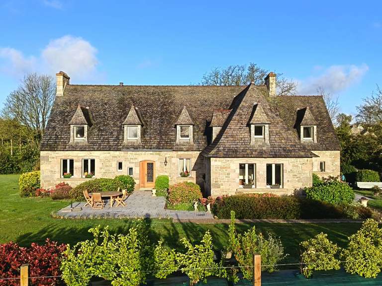 Maison Landivisiau - 6 chambres - 310m²