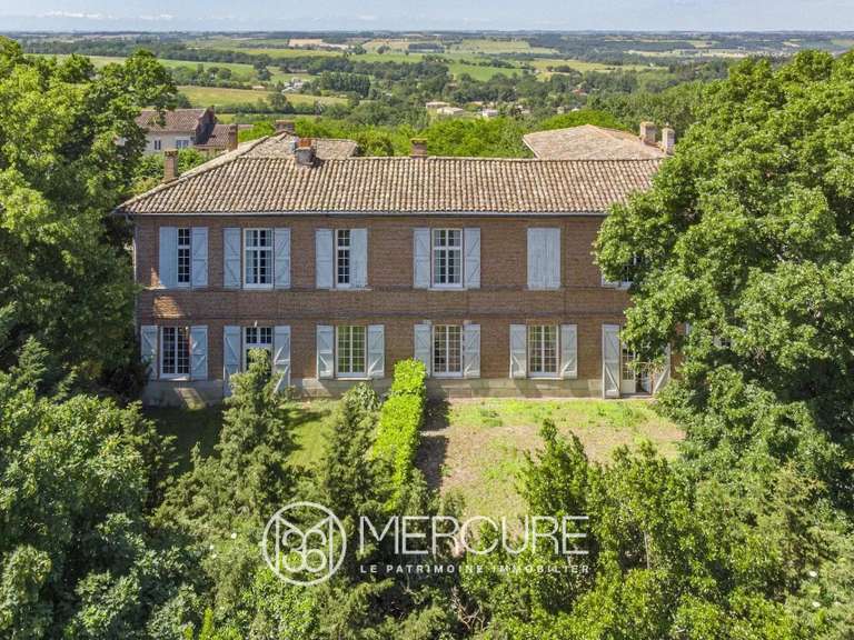 Propriété Lanta - 8 chambres - 575m²