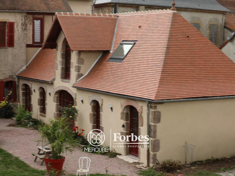 House Lapalisse - 8 bedrooms - 573m²