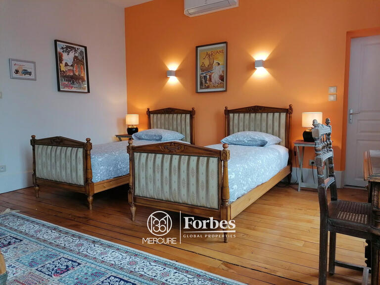 House Lapalisse - 8 bedrooms - 573m²