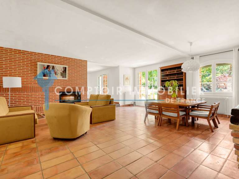 Maison Lapeyrouse-Fossat - 5 chambres - 244m²