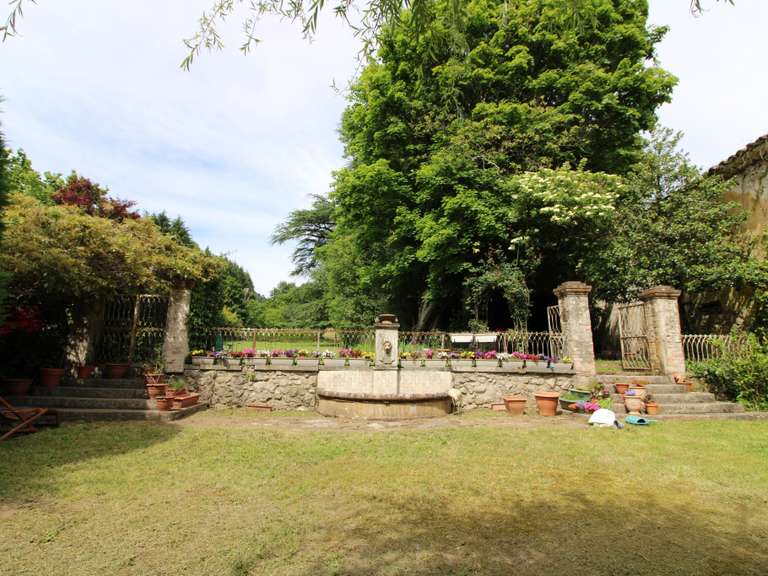 Maison Lasalle - 10 chambres - 675m²