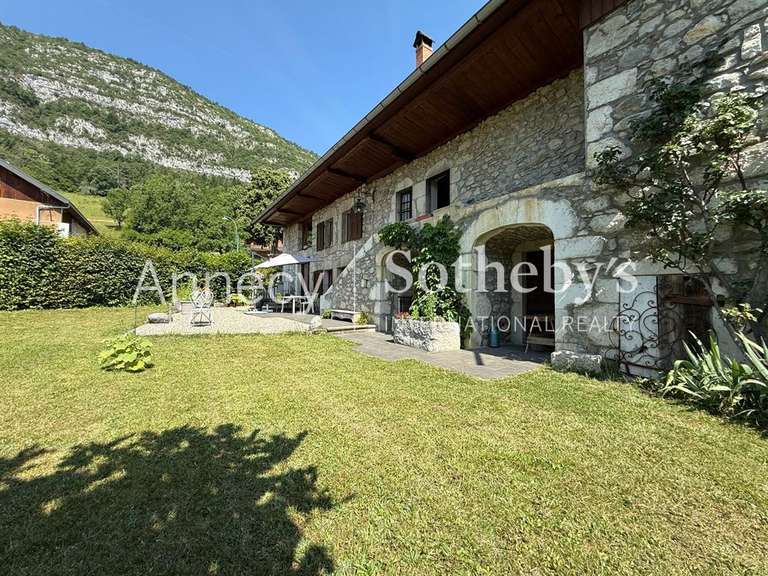 House Lathuile - 4 bedrooms - 230m²