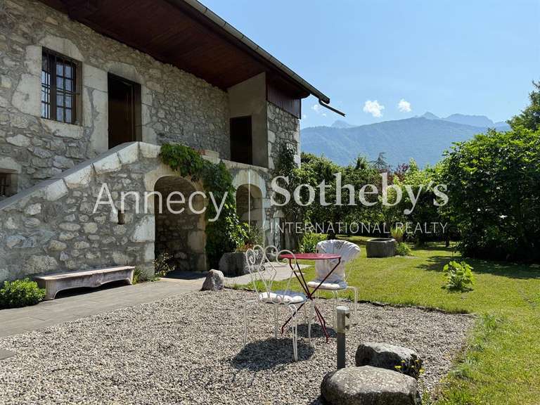 House Lathuile - 4 bedrooms - 230m²