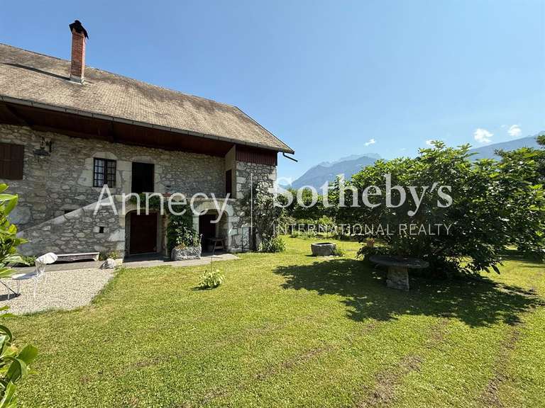 House Lathuile - 4 bedrooms - 230m²