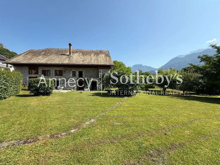 House Lathuile - 4 bedrooms - 230m²