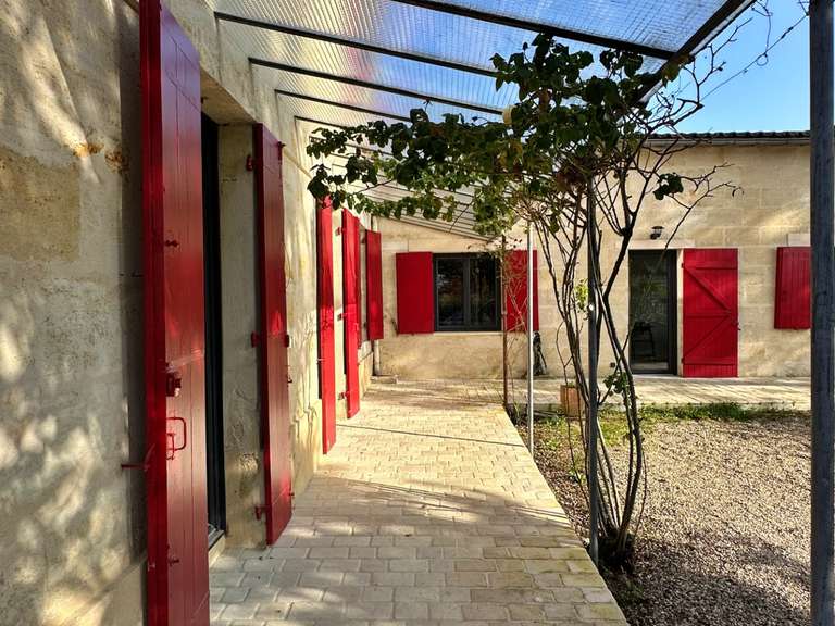 Maison Latresne - 4 chambres - 188m²