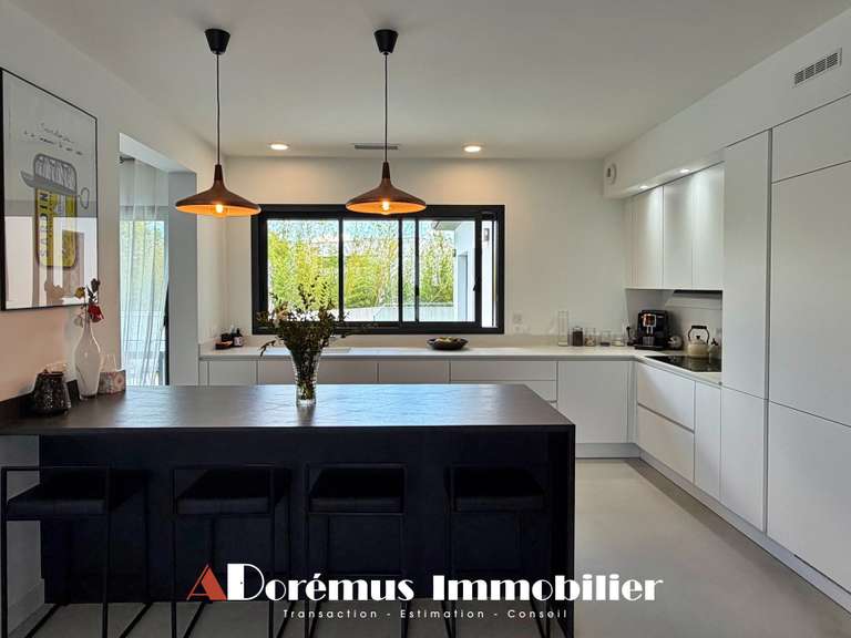 Maison Latresne - 5 chambres - 236m²