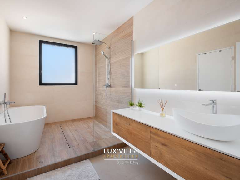 Villa Lattes - 8 chambres - 447m²
