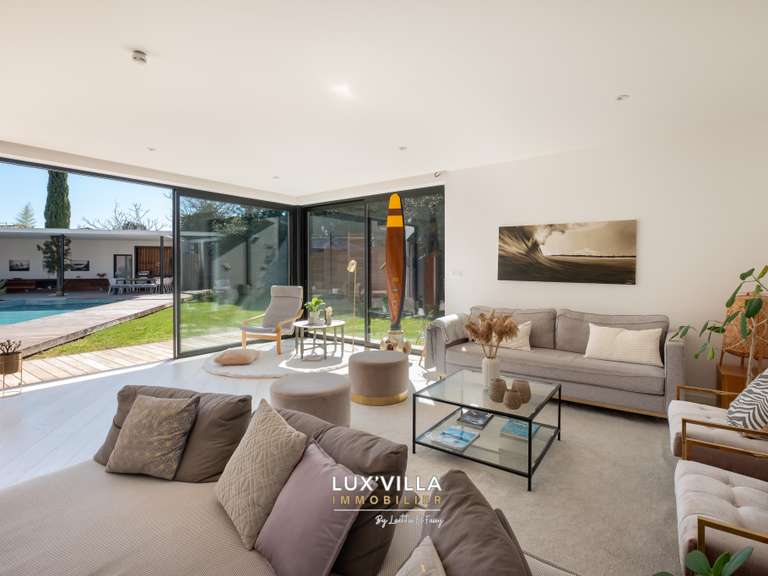 Villa Lattes - 8 chambres - 447m²