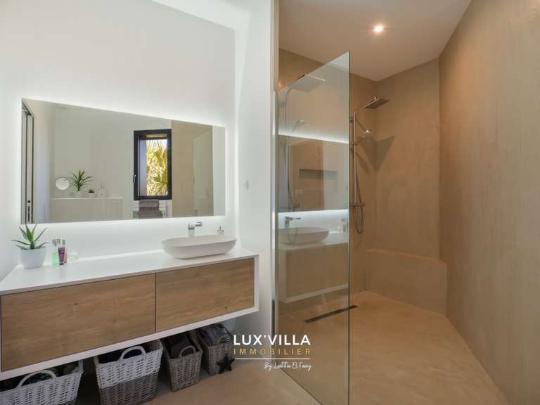 Villa Lattes - 8 chambres - 447m²