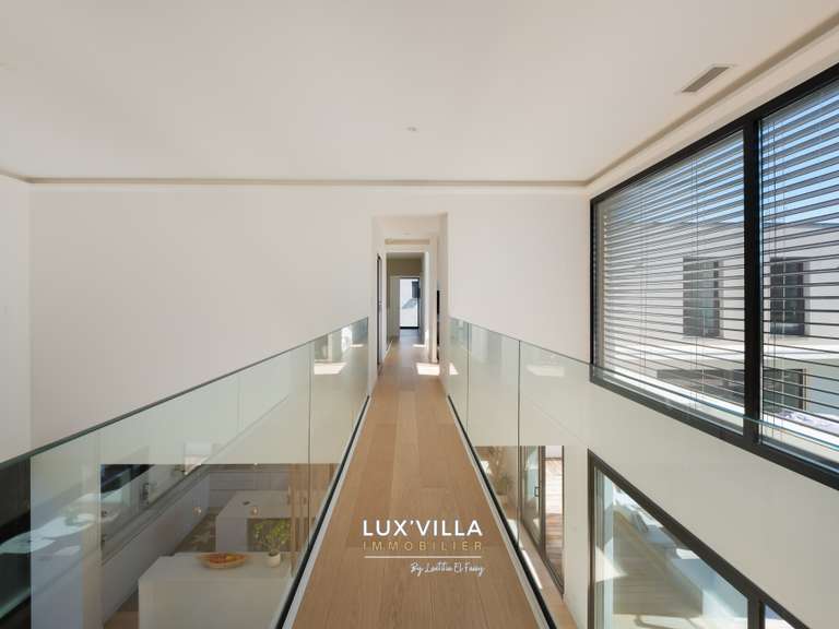 Villa Lattes - 8 chambres - 447m²
